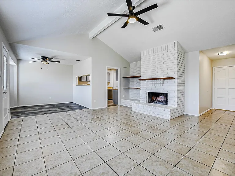 9842 Shell Rock Rd — Photo 2