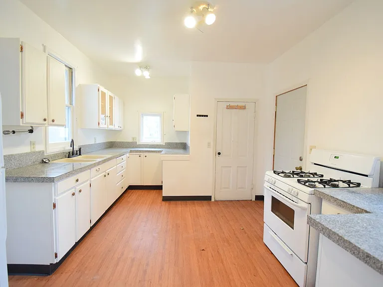 417 Pearl St — Photo 2
