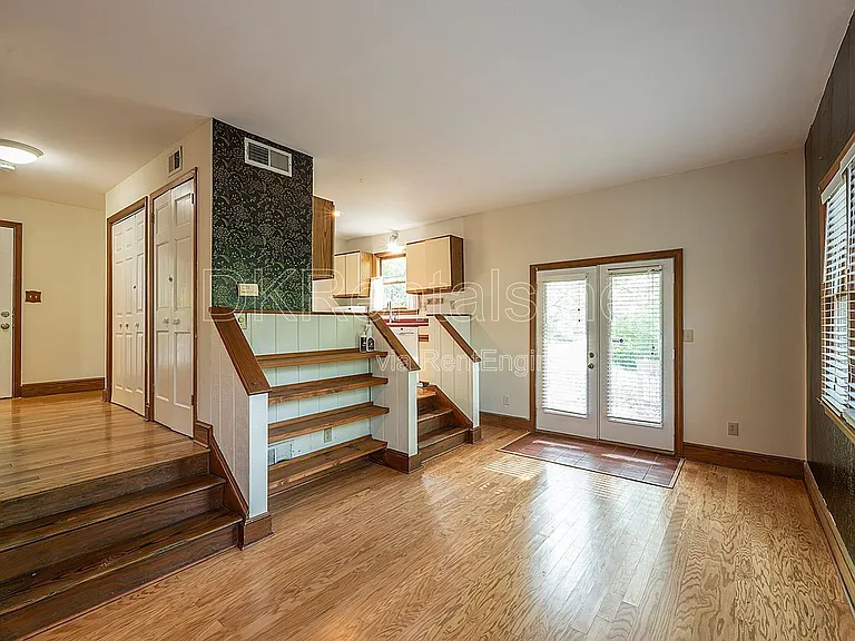 425 Ansley St — Photo 8