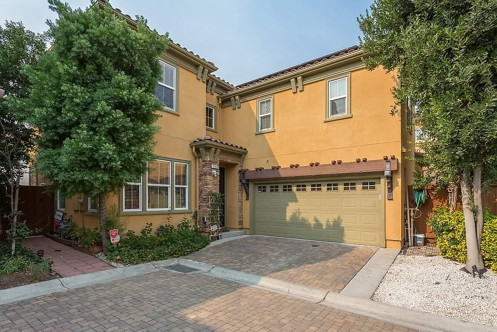 2144 Prato St photo 1