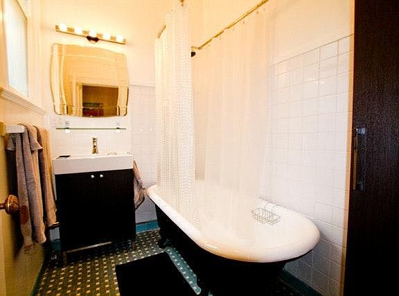 4th image of 240 Carl St #B
