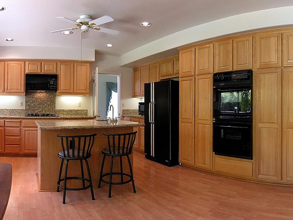 Lots of extra storage and large informal dining area