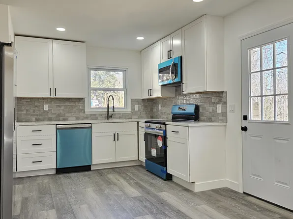 536 Foxcroft Dr, Winston Salem, NC 27103