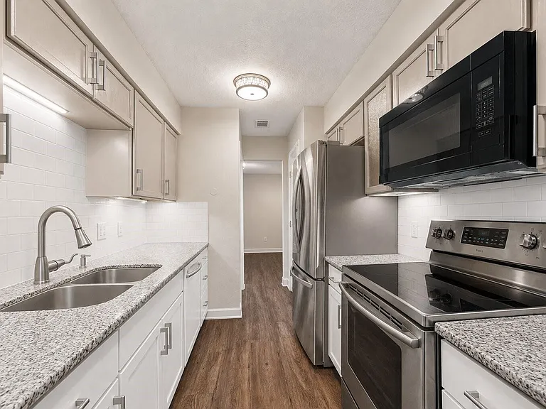 1107 Country Place Dr — Photo 5