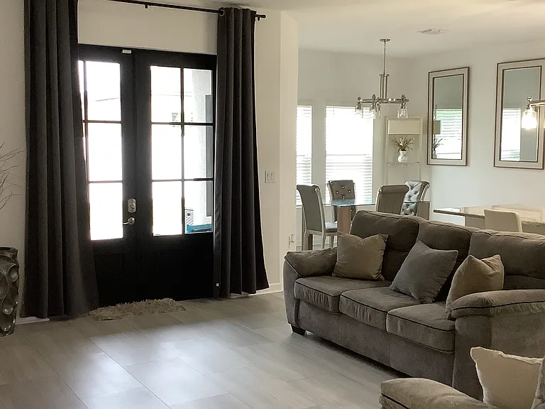 569 Disa Dr — Photo 2