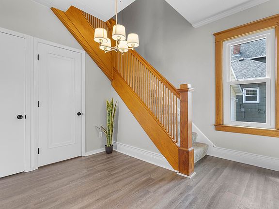 5th image of 109 E Hancock St