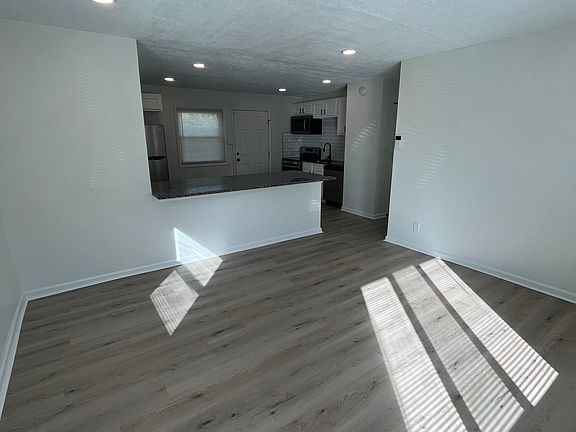 2nd image of 1211 Brookcliff Ave