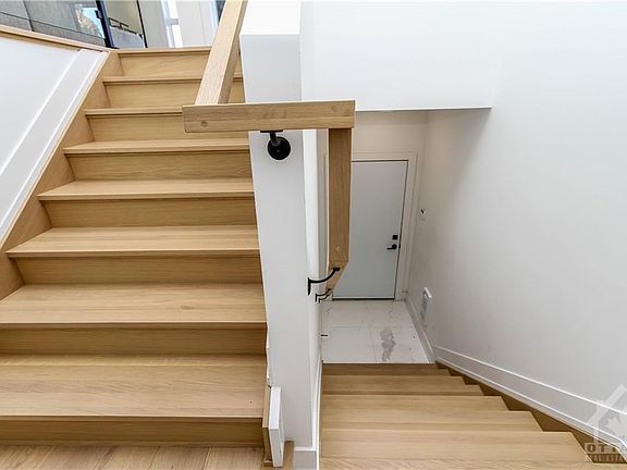 5th image of 308 Holmwood Ave #A