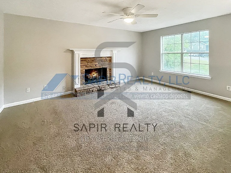 220 Beechwood Ln — Photo 2