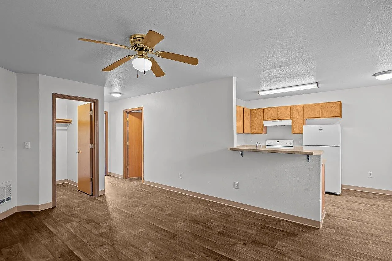 Gilhurst Apartments — Photo 2