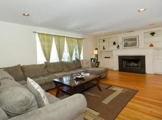 5 Hillcrest Rd, Bedford, MA 01730