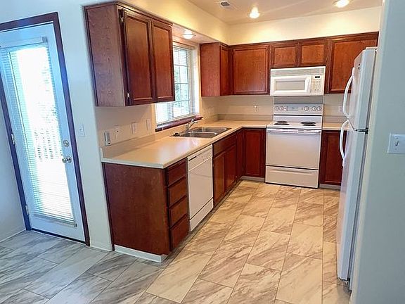3rd image of 648 Hueners Ln #648I