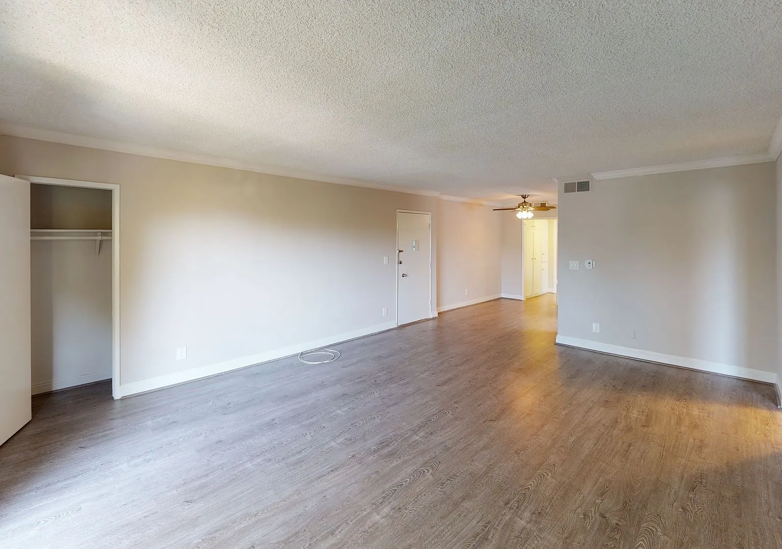Hayworth Apartments...Gorgeous Newly Remodeled Apartment..Quiet Upscale Residential Neighborhood!... — Photo 3