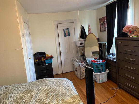 Bedroom 1, tall ceiling (7'), hardwood floor