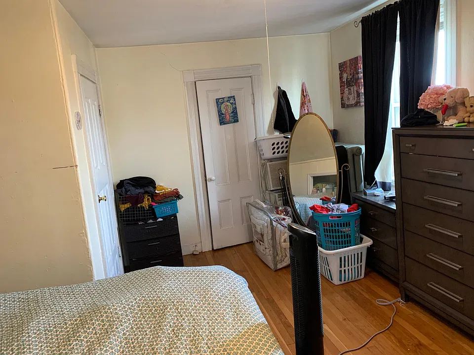 Bedroom 1, tall ceiling (7'), hardwood floor