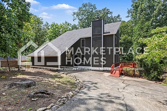 3 bed, 2.0 bath, 1895 sqft, $1,995 — Photo 3