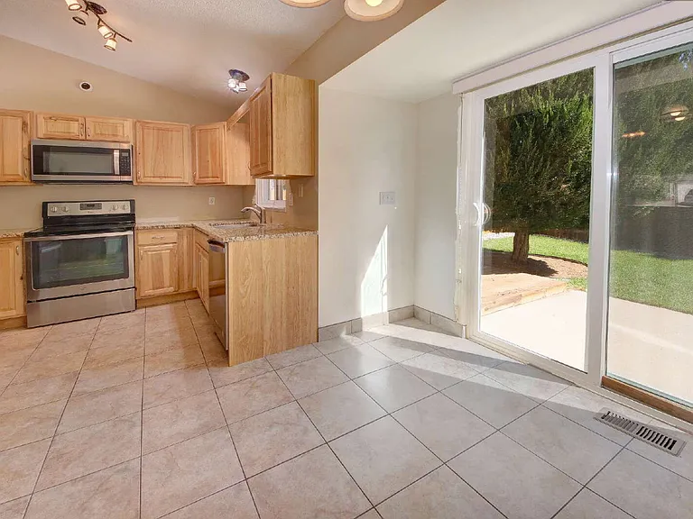 7490 Churchwood Cir — Photo 6