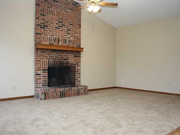 3rd image of 418 S Calamus Ct