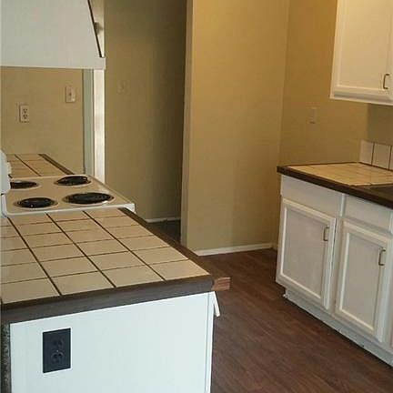 4th image of 915 Circle Cove Dr