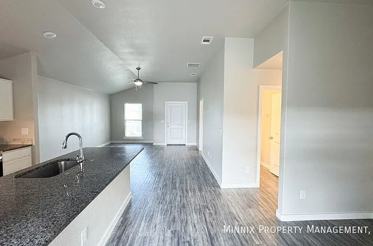 3219 Abbeville Ave — Photo 4