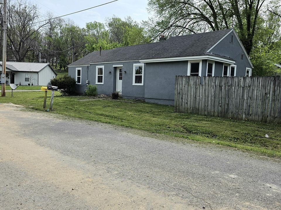 1st image of 202 N Ash Ave