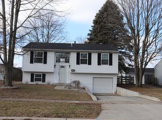 6838 Wycliffe Dr, Whitehouse, OH 43571
