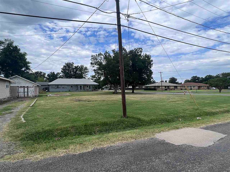 2nd image of 303 W Coolidge Ave
