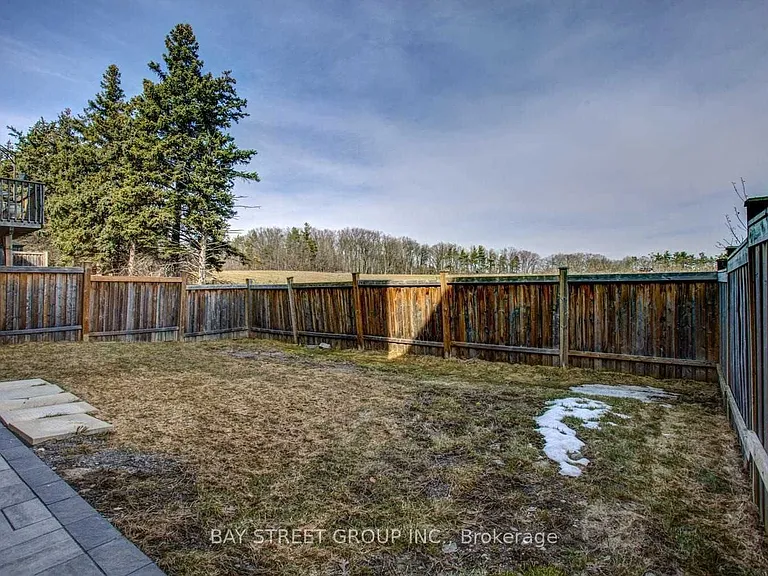 17 Lady Karen Cres #LOWER — Photo 4