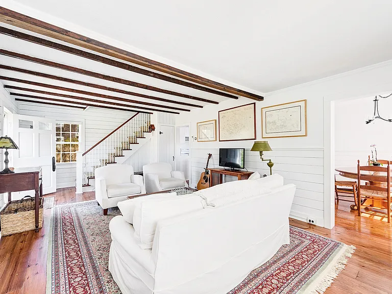 32 Sag Harbor Tpke — Photo 5