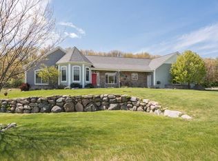 9281 Stoneview Ln, Whitmore Lake, MI 48189