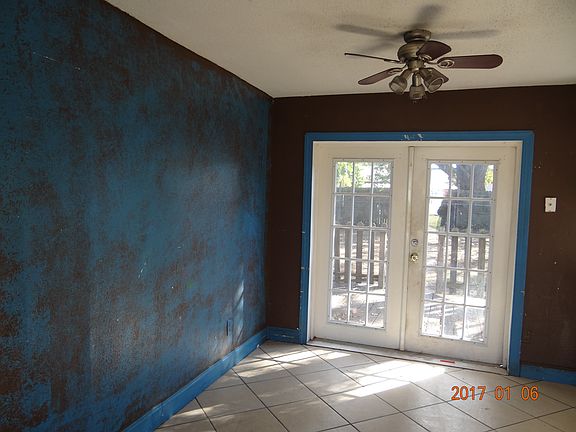 3rd image of 4034 Queen Anne Dr