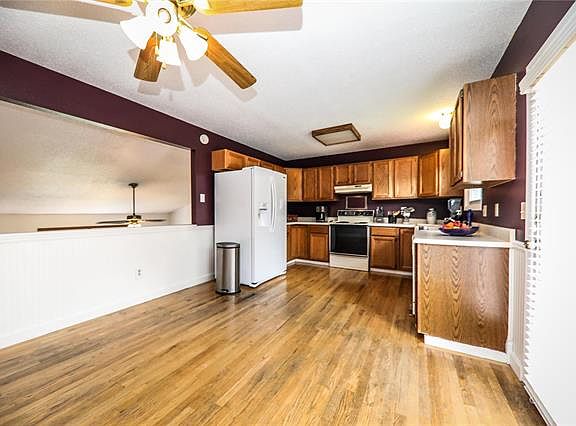 5th image of 820 Robert Dr