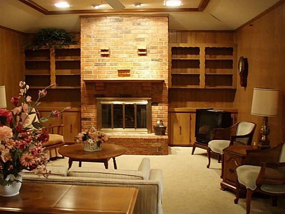 3rd image of 302 Greenhill Ln