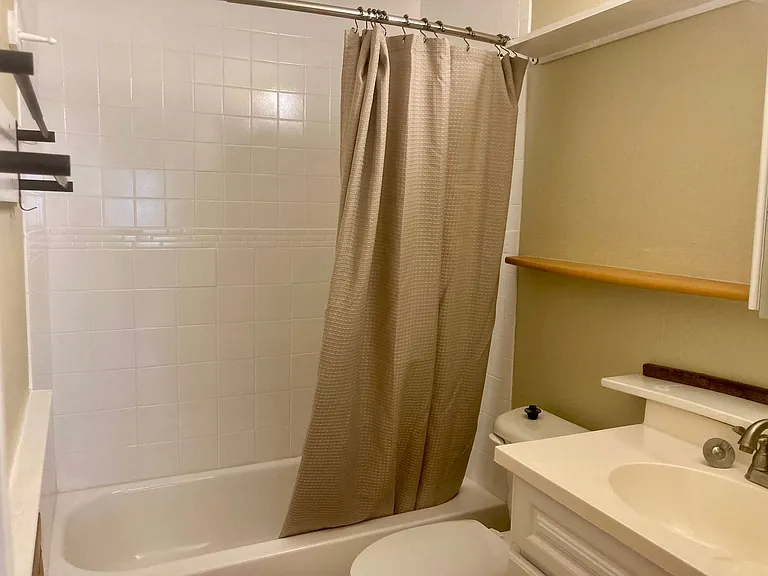 115 NW Crystal St — Photo 10