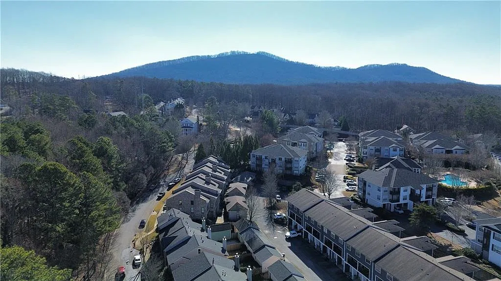 2 bed, 2.5 bath, 2059 sqft, $2,450 — Photo 2