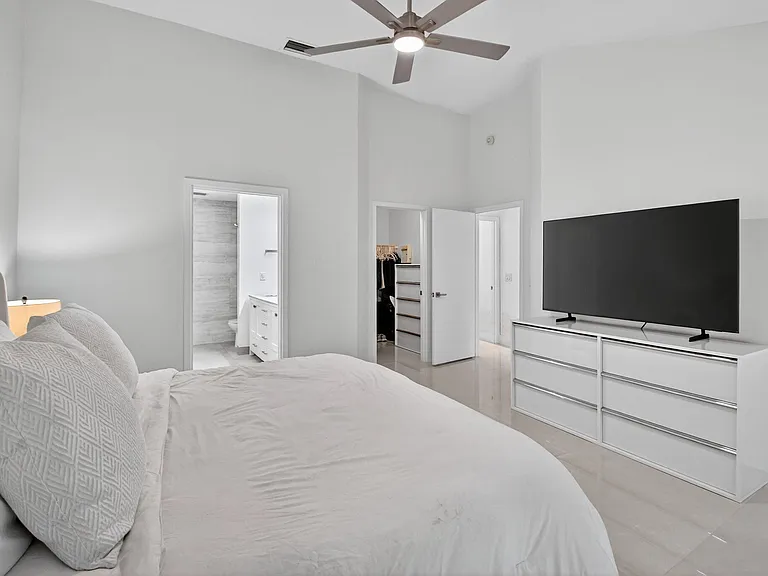 2218 NW 52nd St — Photo 16