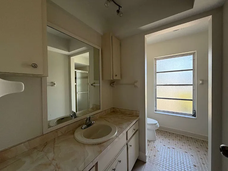 635 Harvey St — Photo 14