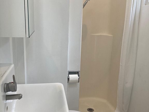 3rd image of 714 Claymont Dr #2