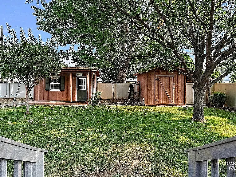 1320 E Main St — Photo 17