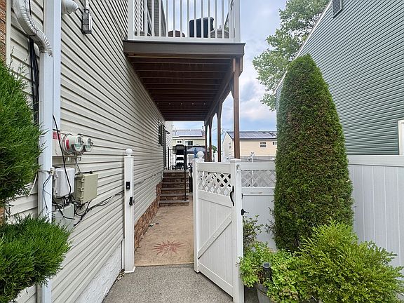 2nd image of 83 Augusta Ave Floor 2
