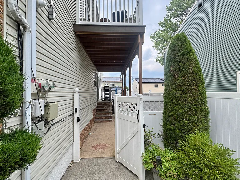 83 Augusta Ave #2 — Photo 2