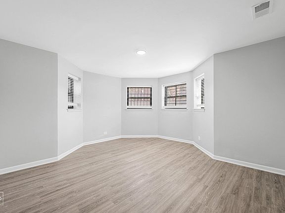 4th image of 5032 S Saint Lawrence Ave APT 1