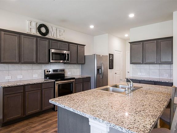 3rd image of 1005 Alton Dr