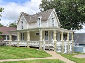 2518 Woolworth Ave