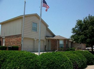 6744 Oregon Trl, Arlington, TX 76002