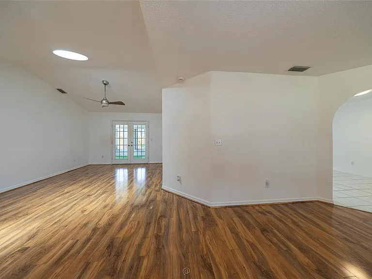 923 Sand Crest Dr — Photo 22