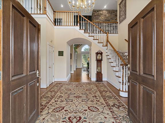 4th image of 810 Hickorywood Dr