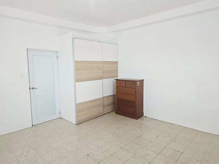 185 Avenue Noel Estrada — Photo 3