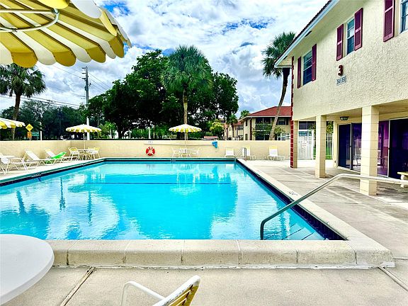5th image of 3590 N University Drive #V-6