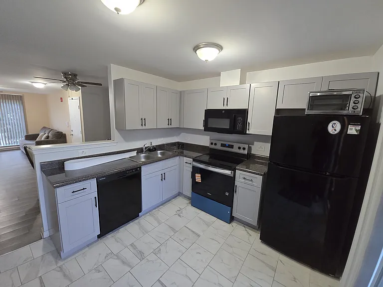 170 Waters Edge Dr #202 — Photo 2